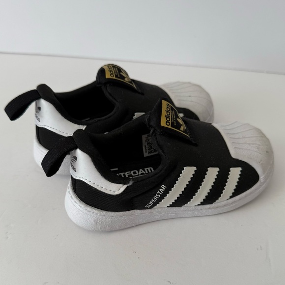 Adidas Superstar Black Shoes Child’s Size 5.5 - Picture 5 of 7